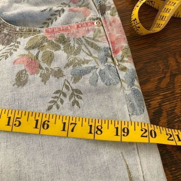 Graff Wear Light Wash Floral Print Cropped Jeans - Picture 10 of 12